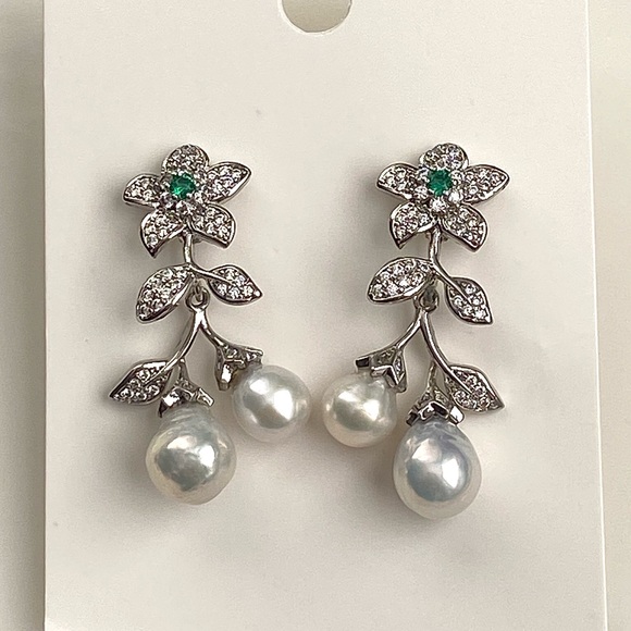 E119-Handmade High Quality Blue Luster Freshwater Pearl Flower Earring - Picture 5 of 7